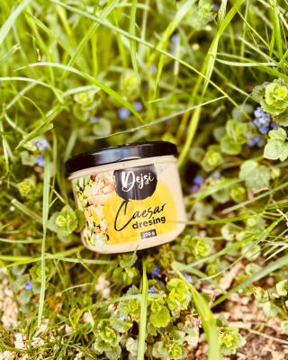 Caesar dresing - krémová, výrazná a bohatá omáčka, která se používá především k dochucení Caesar salátu. Má slanou, lehce...